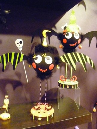 striped diva bats